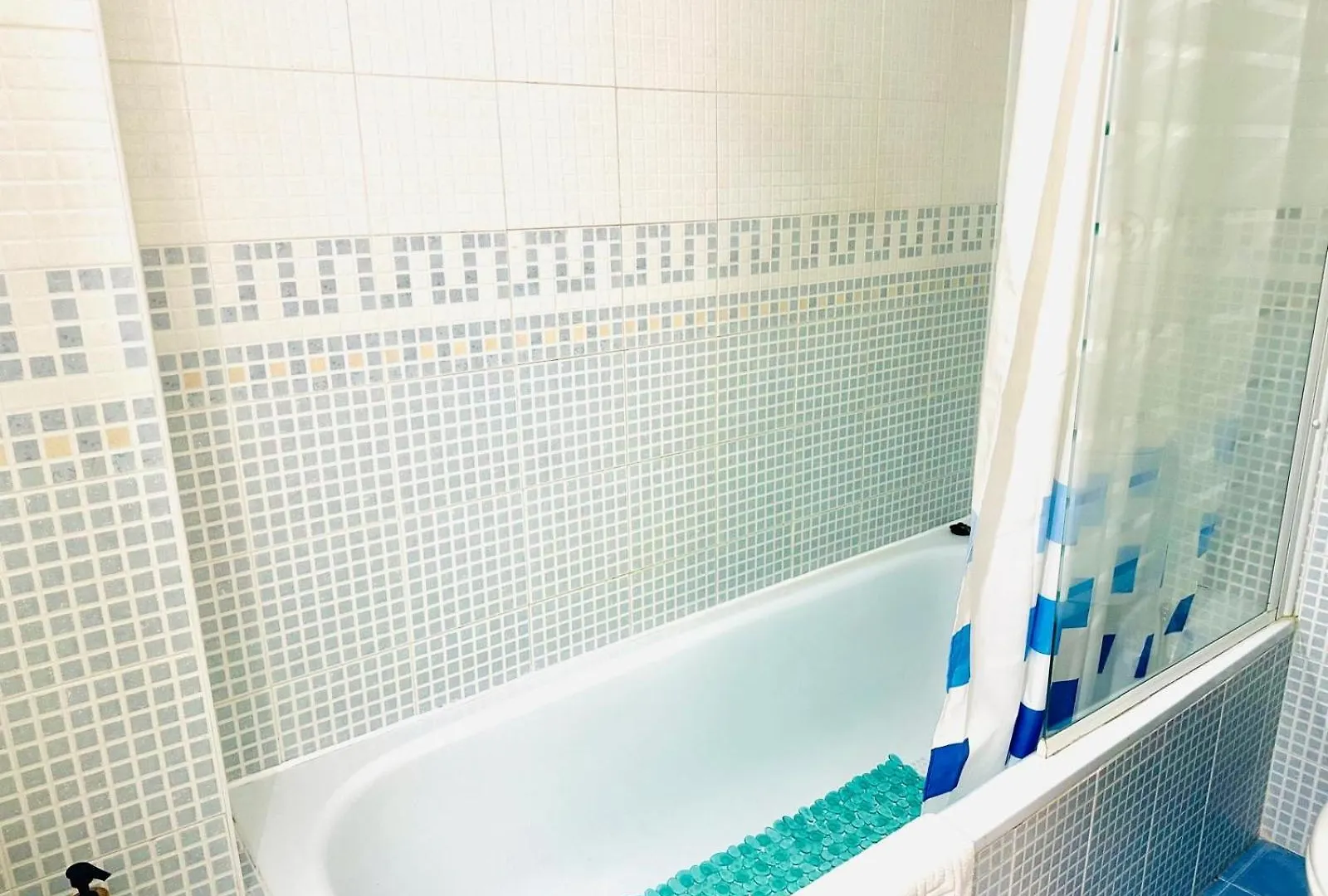 Apartment Lovely Apartment, Grancalahonda By Holidays2Rent Malaga