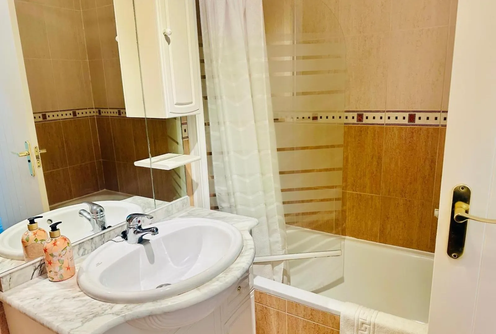 Lovely Apartment, Grancalahonda By Holidays2Rent Málaga 0*,  İspanya